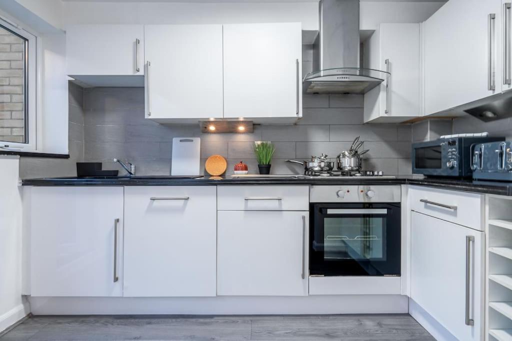 4 Beds - 20 Min To * Londra
