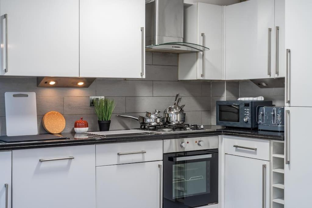 4 Beds - 20 Min To Casa vacanze Londra